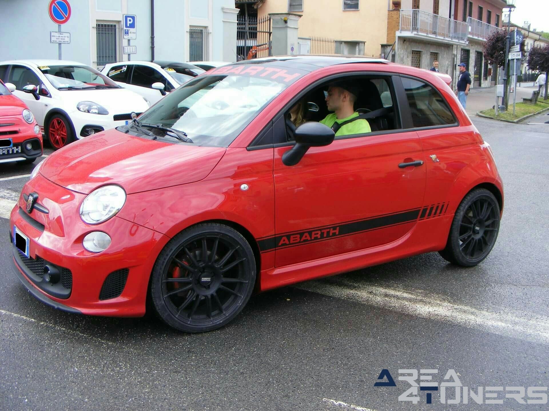 2º Raduno Abarth Scalenghe
Imagen del reportaje de la revista Tuning Area4tuners.es, de la
concentración de coches Tuning del año 2018 en Scalenghe Italia