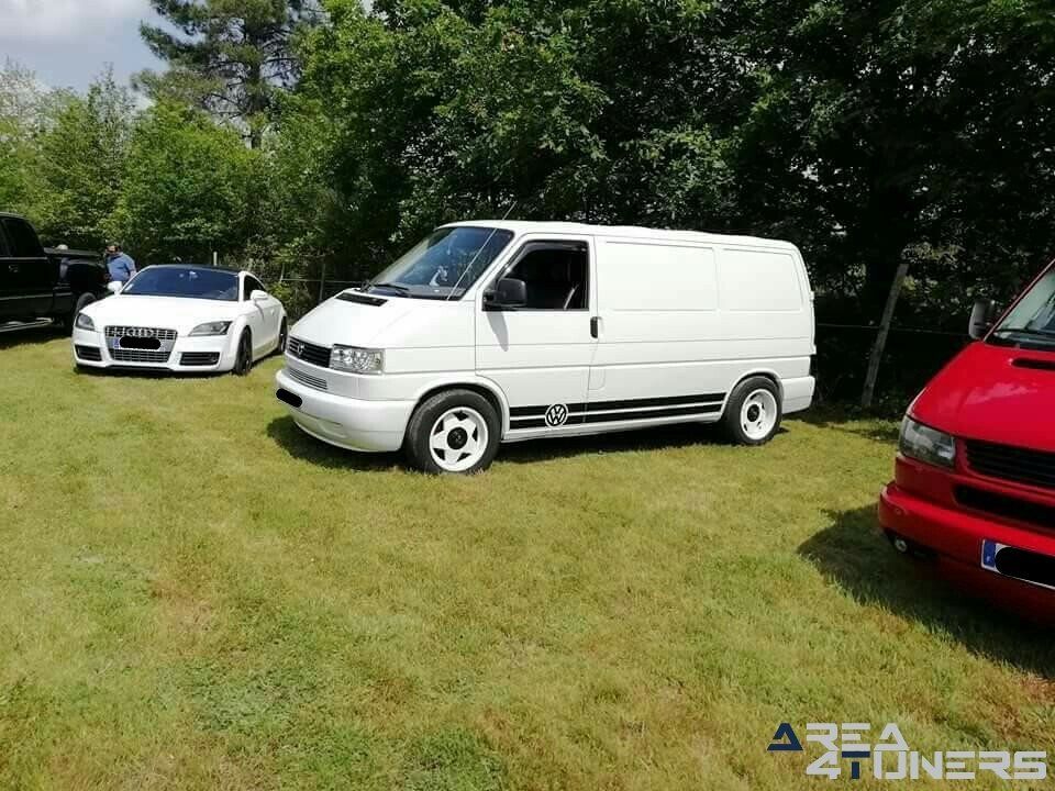 3eme Rasso Tuning
Imagen del reportaje de la revista Tuning Area4tuners.es, de la concentración de coches Tuning del año 2018 en Chez Ogui Francia