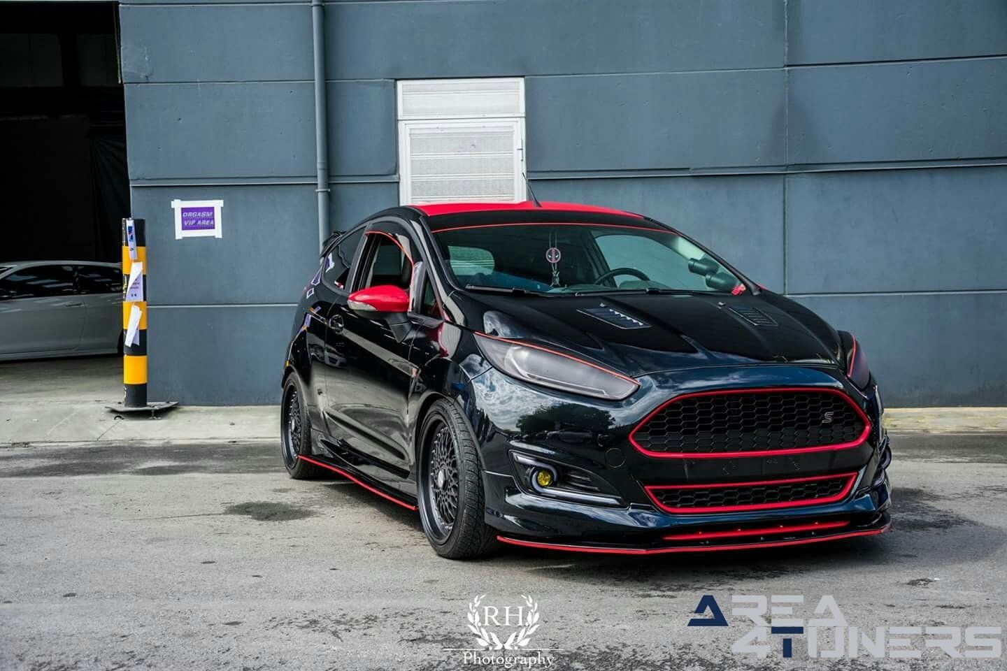 Orgxsm The Meet 2k18
Imagen del reportaje de la revista Tuning Area4tuners.es, de la concentración de coches Tuning del año 2018 en Knesselare Bélgica