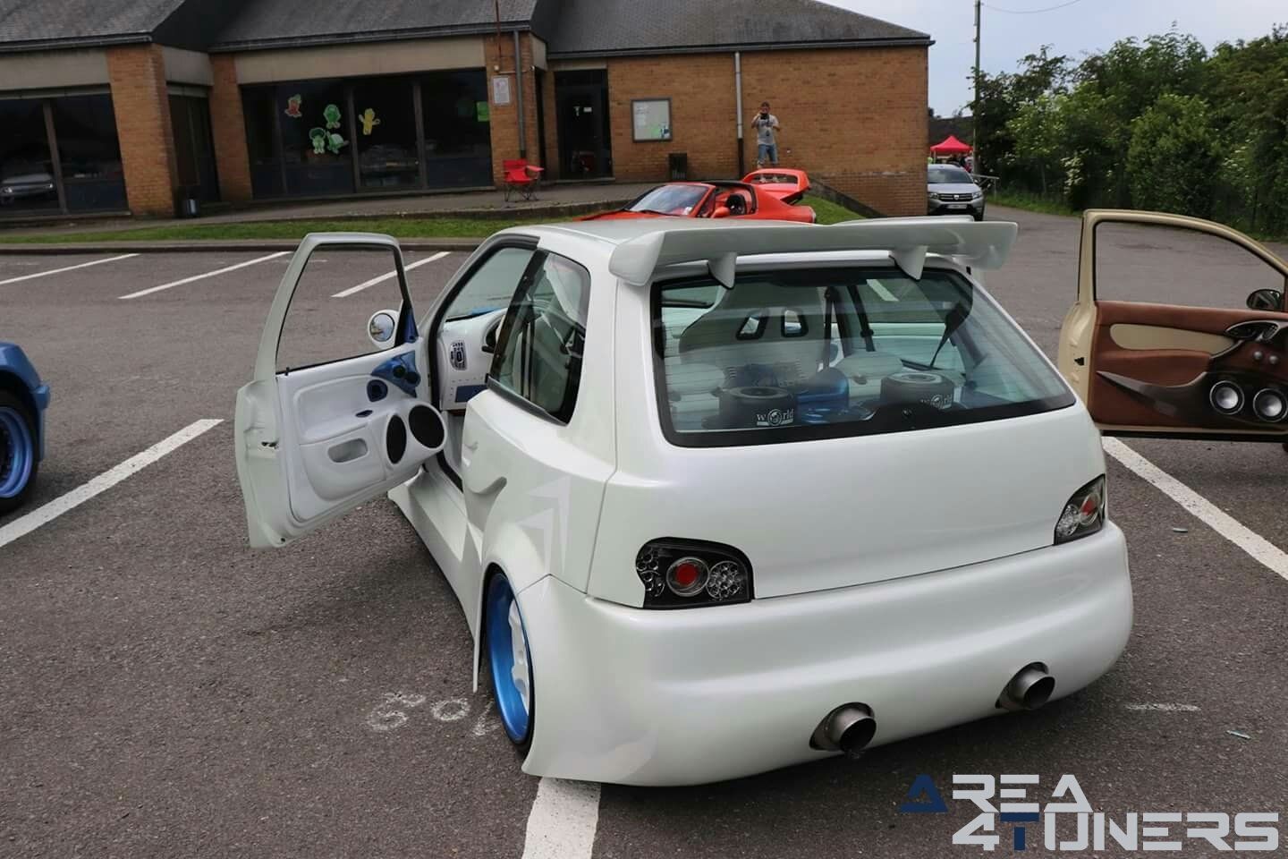 Ndc Pour Soutenir Tatiana
Imagen del reportaje de la revista Tuning Area4tuners.es, de la concentración de coches Tuning del año 2018 en Jalhay Bélgica