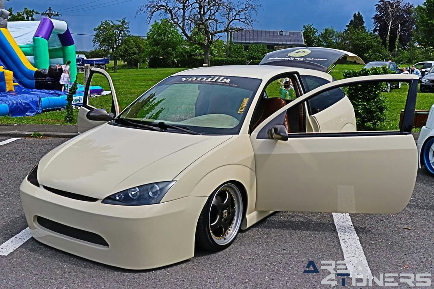 Ndc Pour Soutenir Tatiana
Imagen del reportaje de la revista Tuning Area4tuners.es, de la concentración de coches Tuning del año 2018 en Jalhay Bélgica