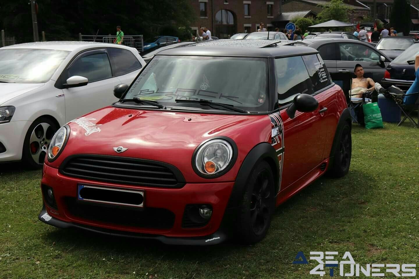 Ndc Pour Soutenir Tatiana
Imagen del reportaje de la revista Tuning Area4tuners.es, de la concentración de coches Tuning del año 2018 en Jalhay Bélgica