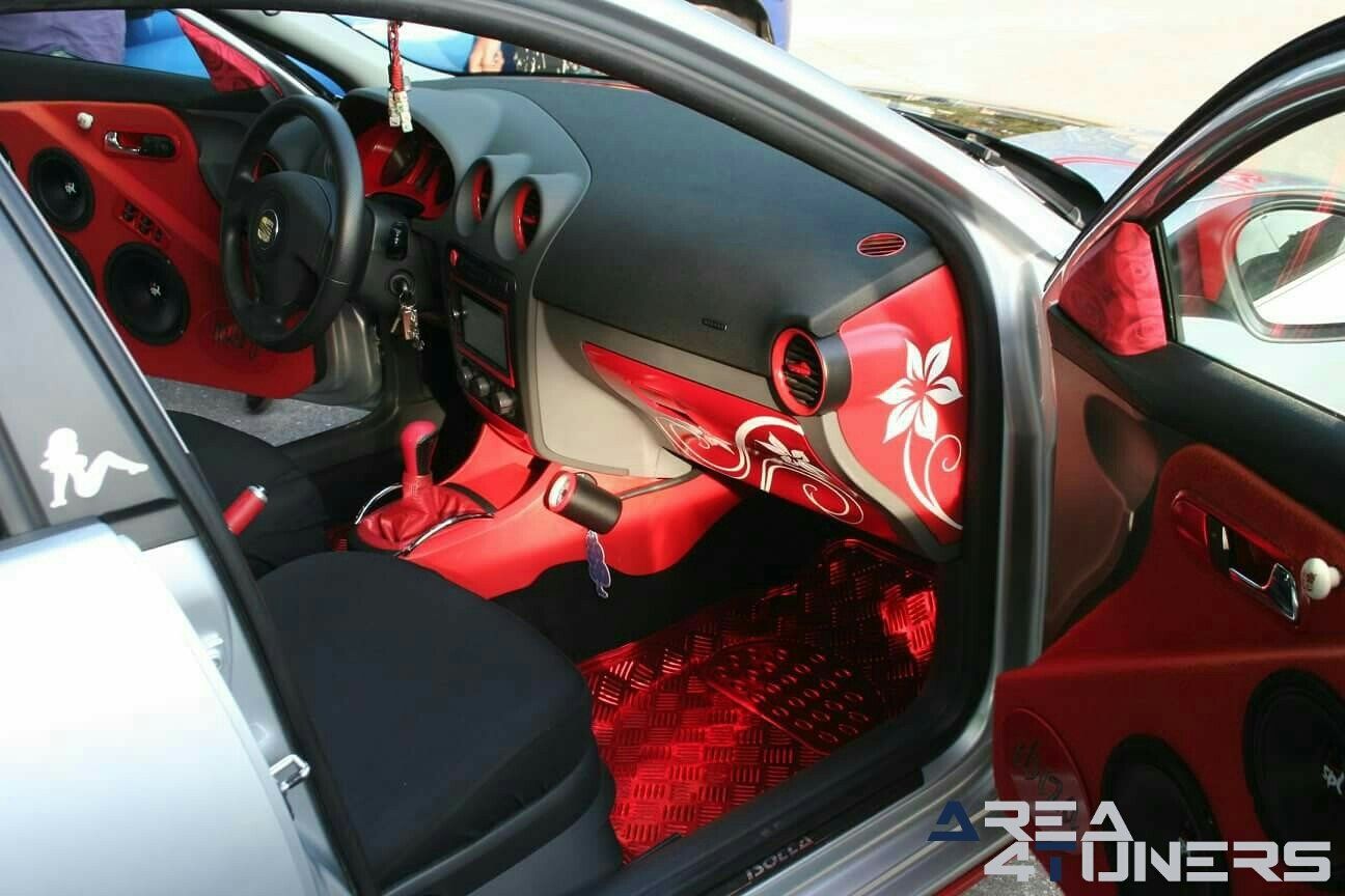 1er Tuning E Birra
Imagen del reportaje de la revista Tuning Area4tuners.es, de la concentración de coches Tuning del año 2018 en Serravalle Italia