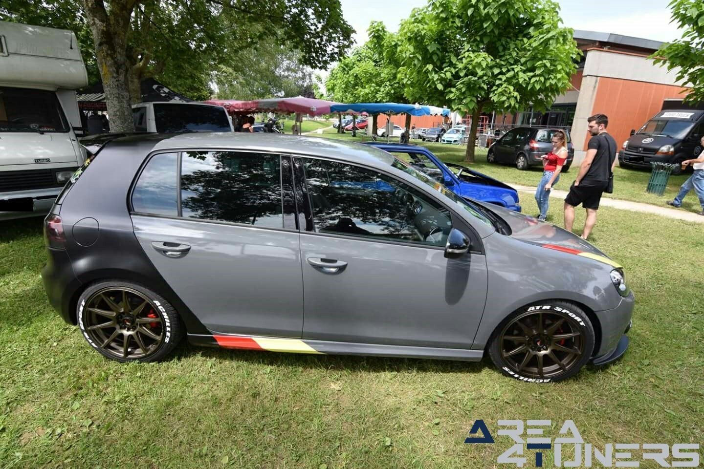 4º S.E.C. Tuning Show
Imagen del reportaje de la revista Tuning Area4tuners.es, de la concentración de coches Tuning del año 2018 en Saint Etienne Francia