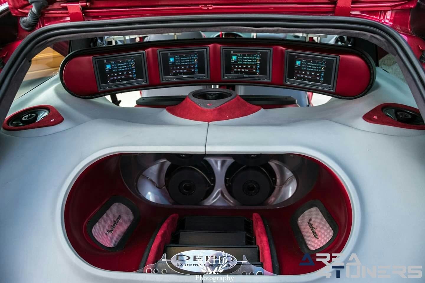 Stay Tuned Chapter 2k18
Imagen del reportaje de la revista Tuning Area4tuners.es, de la concentración de coches Tuning del año 2018 en Moorslede Bélgica