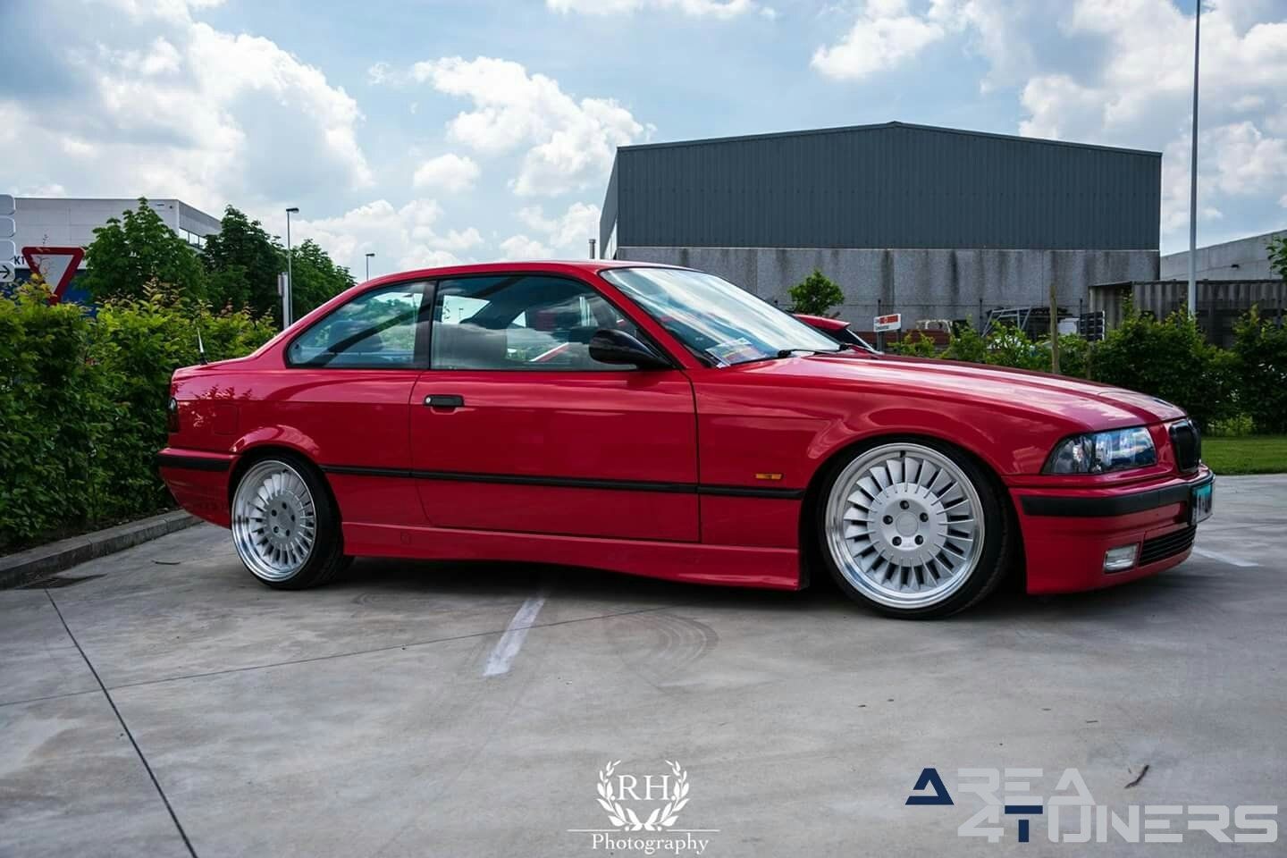 Stay Tuned Chapter 2k18
Imagen del reportaje de la revista Tuning Area4tuners.es, de la concentración de coches Tuning del año 2018 en Moorslede Bélgica