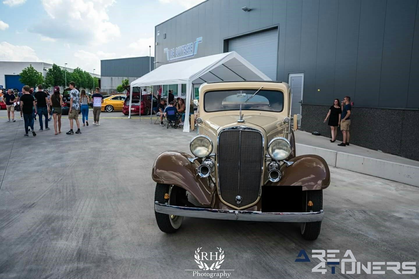 Stay Tuned Chapter 2k18
Imagen del reportaje de la revista Tuning Area4tuners.es, de la concentración de coches Tuning del año 2018 en Moorslede Bélgica