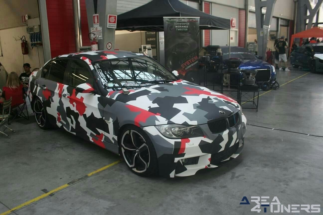 Tuning & Fashion
Imagen del reportaje de la revista Tuning Area4tuners.es, de la concentración de coches Tuning del año 2018 en Adria International Raceway Italia