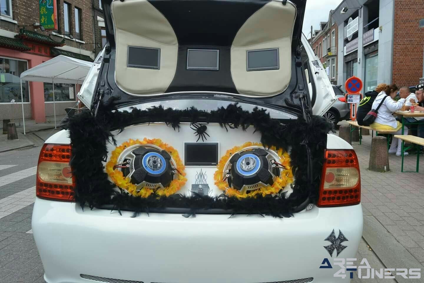 Meet Flemalle En Fete
Imagen del reportaje de la revista Tuning Area4tuners.es, de la concentración de coches Tuning del año 2018 en Liege Bélgica