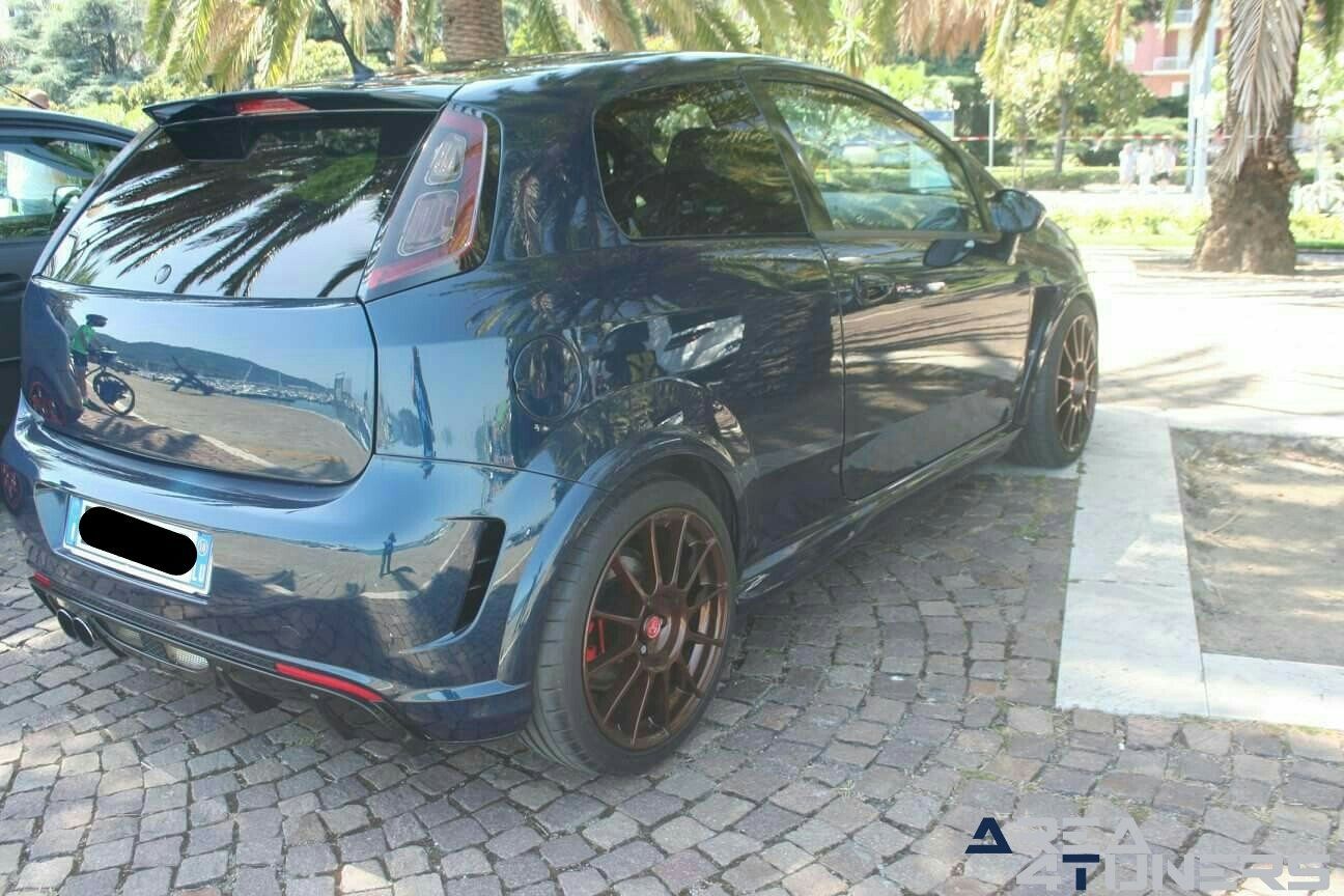 Mc2 Tuning Day La Specia
Imagen del reportaje de la revista Tuning Area4tuners.es, de la concentración de coches Tuning del año 2018 en Passeggiata Morin Italia