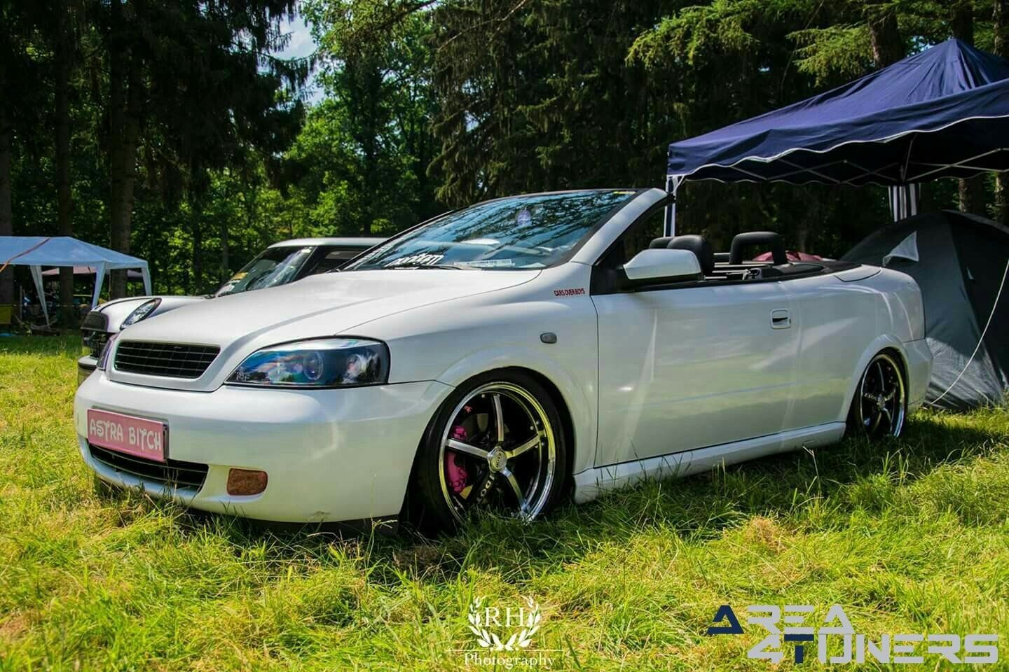 No Limit Tuning Weekend
Imagen del reportaje de la revista Tuning Area4tuners.es, de la concentración de coches Tuning del año 2018 en Brunsumm Holanda