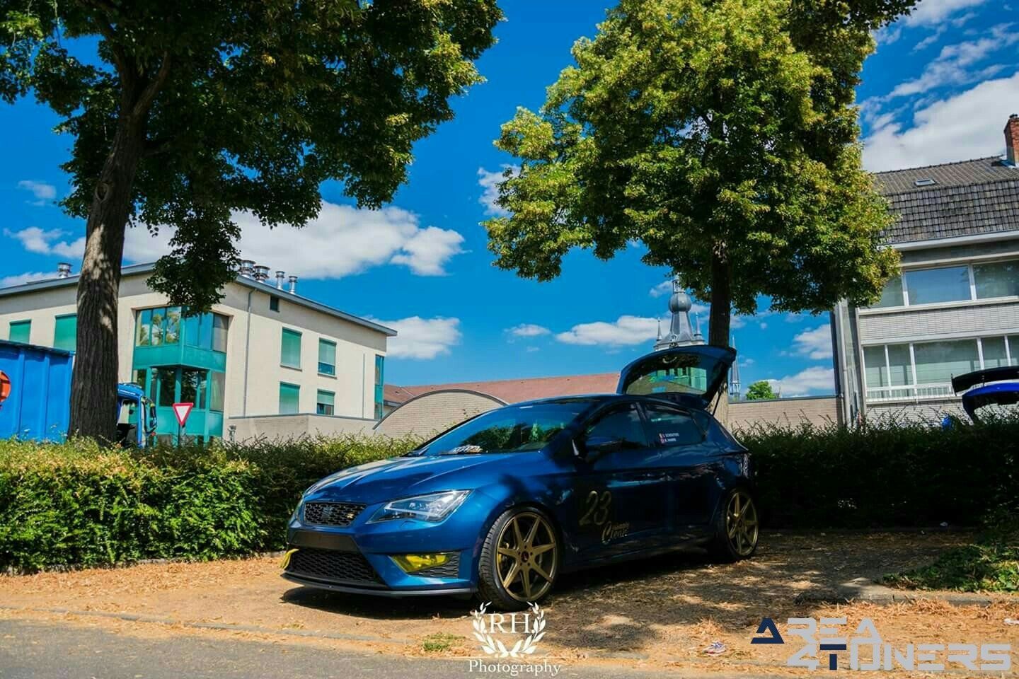 14th Edition Fun Days
Imagen del reportaje de la revista Tuning Area4tuners.es, de la concentración de coches Tuning del año 2018 en Aarschot Bélgica