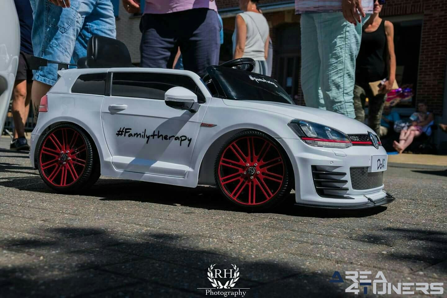 14th Edition Fun Days
Imagen del reportaje de la revista Tuning Area4tuners.es, de la concentración de coches Tuning del año 2018 en Aarschot Bélgica