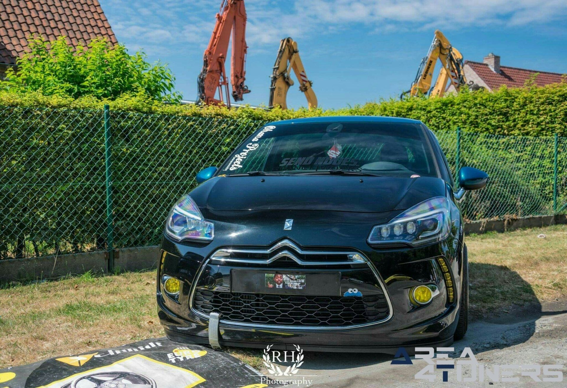 Slammed Sunday Edition 3
Imagen del reportaje de la revista Tuning Area4tuners.es, de la concentración de coches Tuning del año 2018 en Rochesterlaan Gistel Bélgica