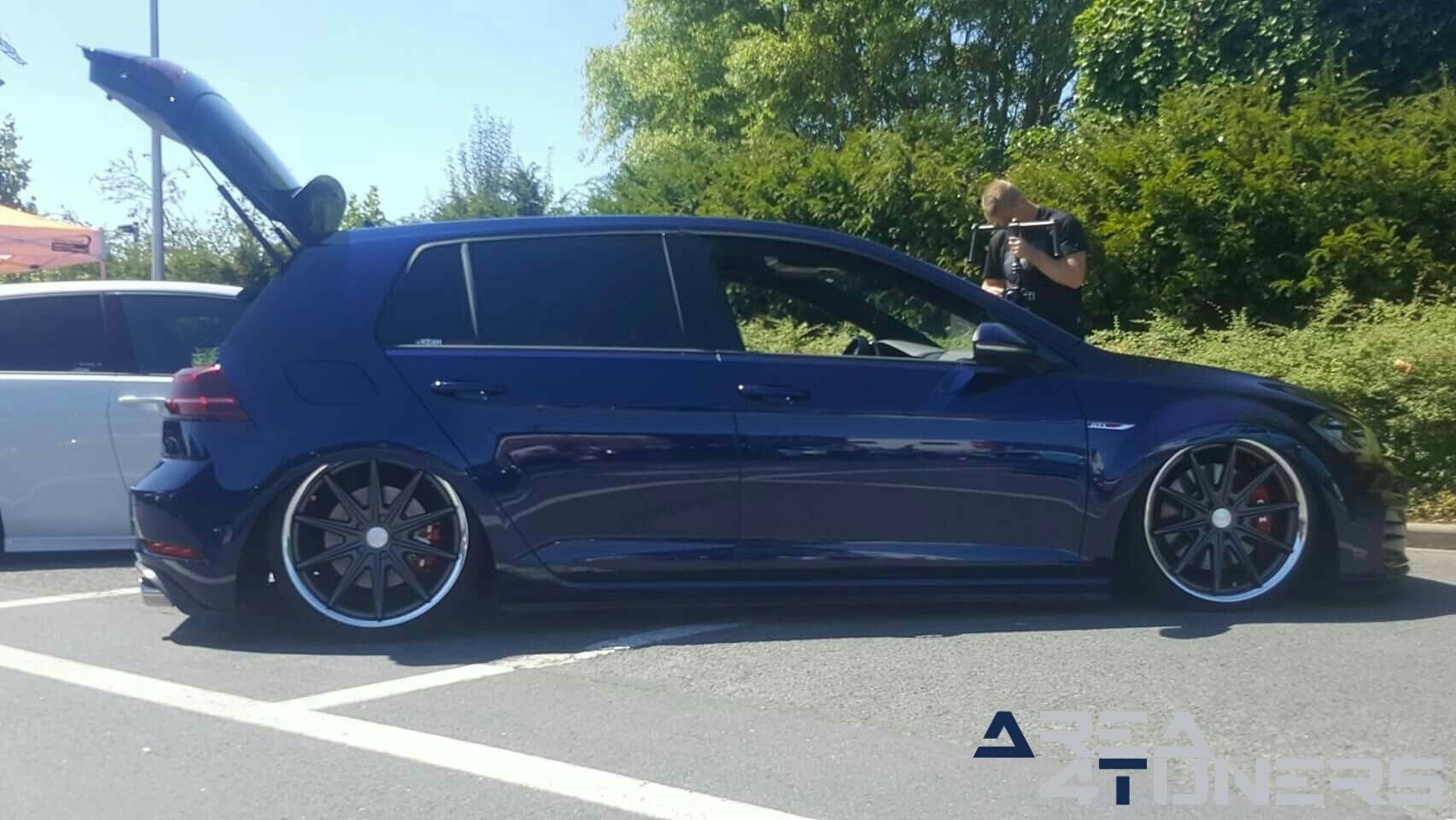 Low Land Car Show
Imagen del reportaje de la revista Tuning Area4tuners.es, de la concentración de coches Tuning del año 2018 en Oostkamp Bélgica