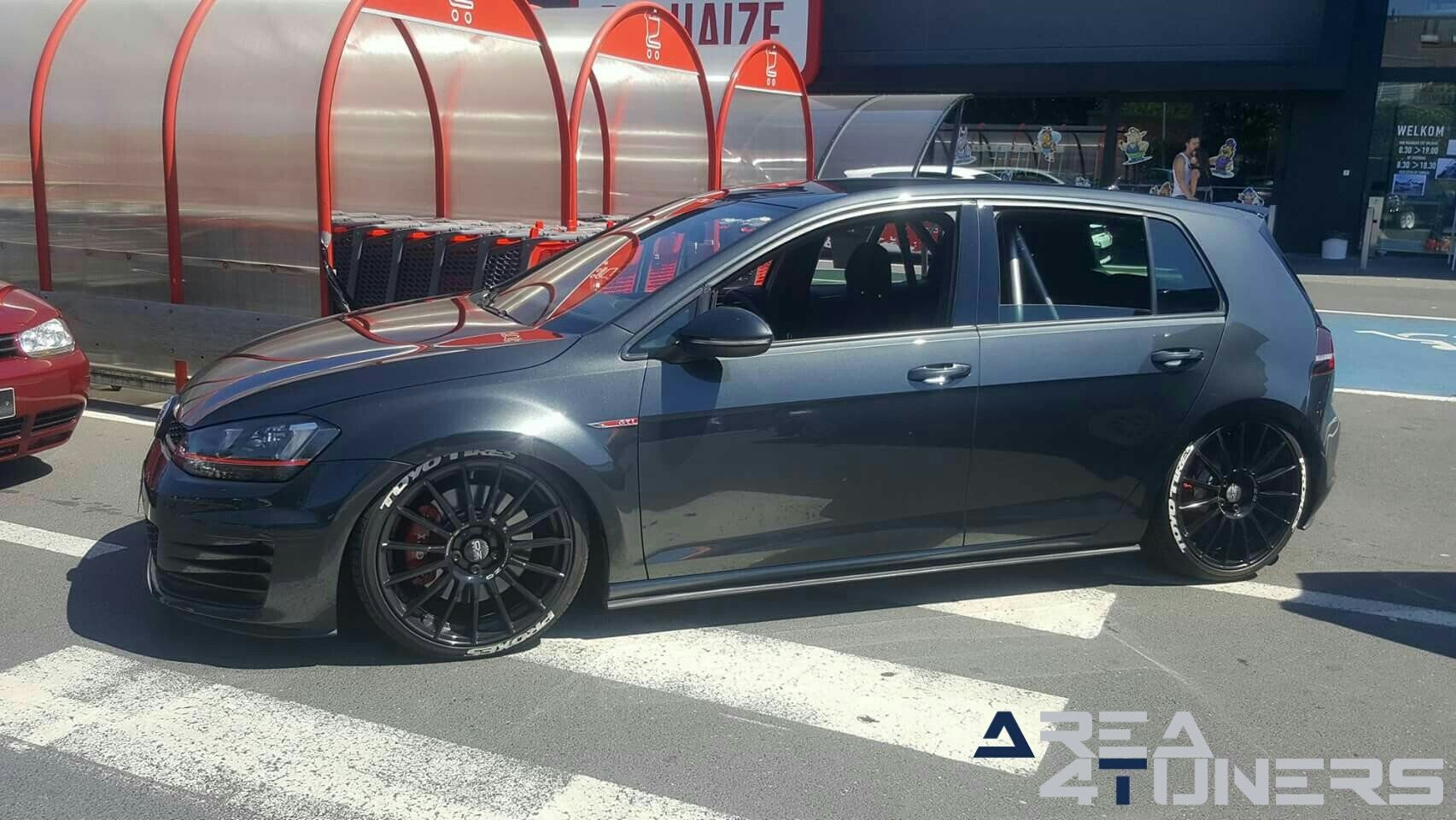 Low Land Car Show
Imagen del reportaje de la revista Tuning Area4tuners.es, de la concentración de coches Tuning del año 2018 en Oostkamp Bélgica