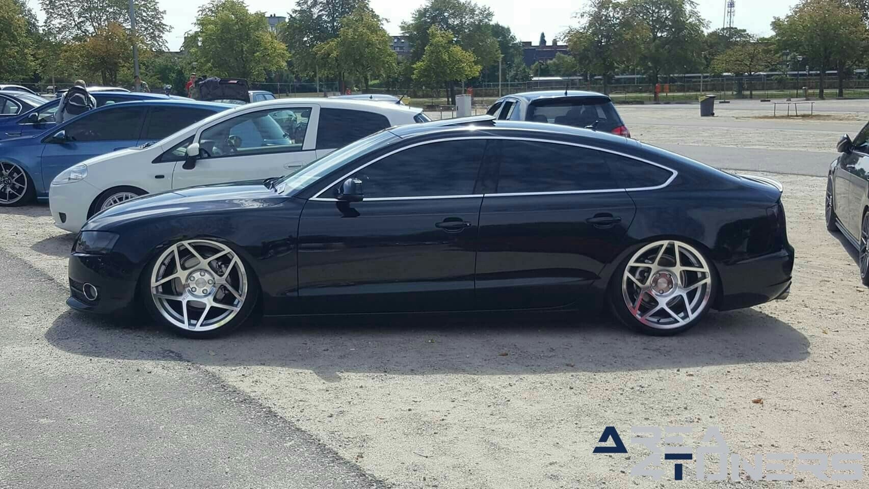 Pro Art Car Show
Imagen del reportaje de la revista Tuning Area4tuners.es, de la concentración de coches Tuning del año 2018 en Deinze Bélgica