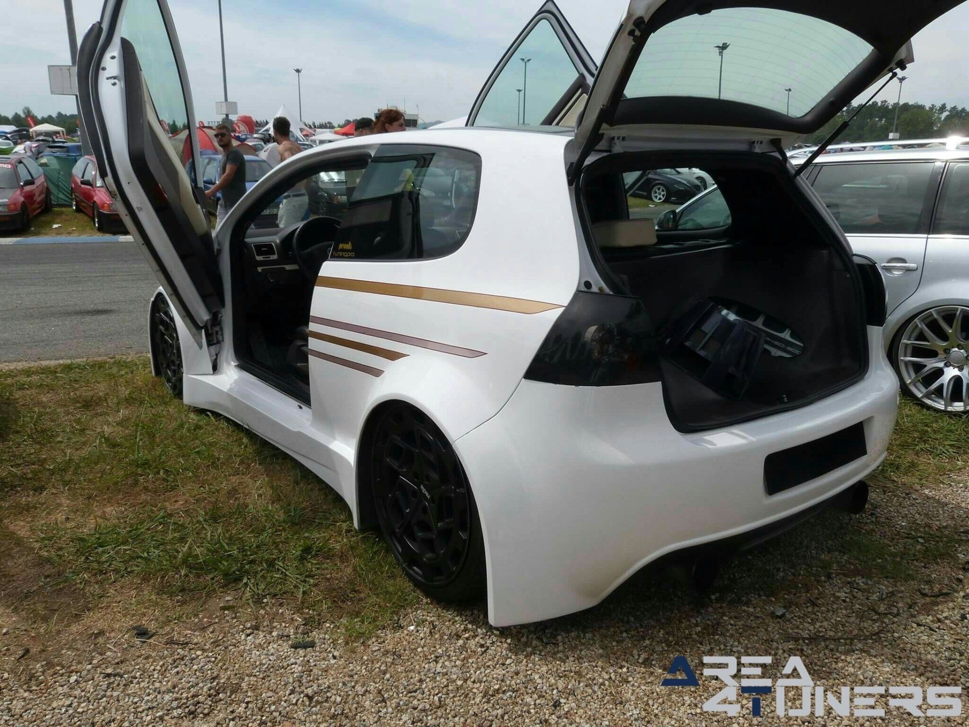 Braga International Car Show 2k18
Imagen del reportaje de la revista Tuning Area4tuners.es, de la concentración de coches Tuning del año 2018 en Braga Portugal