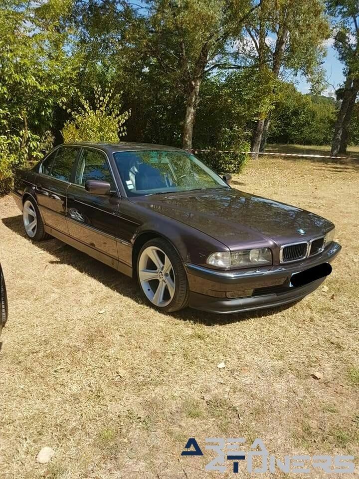 Excellence Car Act 3
Imagen del reportaje de la revista Tuning Area4tuners.es, de la concentración de coches Tuning del año 2018 en La Mothe Saint Heray Francia