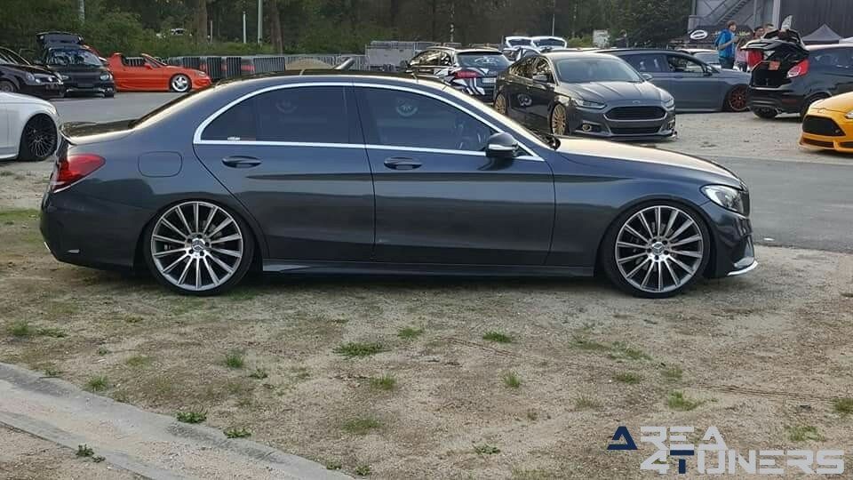 Meals On Wheels
Imagen del reportaje de la revista Tuning Area4tuners.es, de la concentración de coches Tuning del año 2018 en Deinze Bélgica