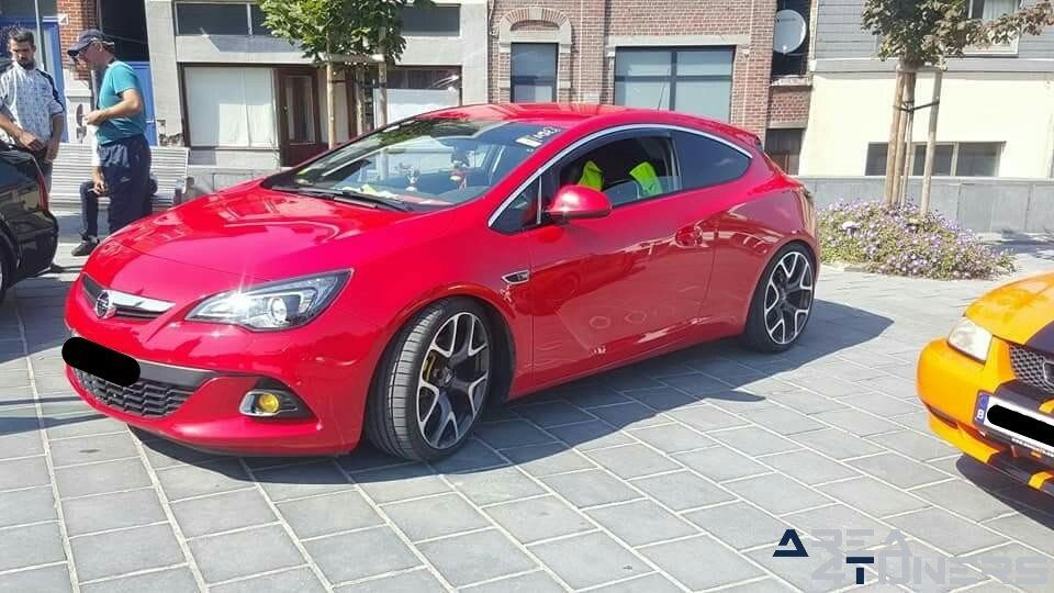 8eme Extreme Tuning Car
Imagen del reportaje de la revista Tuning Area4tuners.es, de la concentración de coches Tuning del año 2018 en Anderlues Bélgica