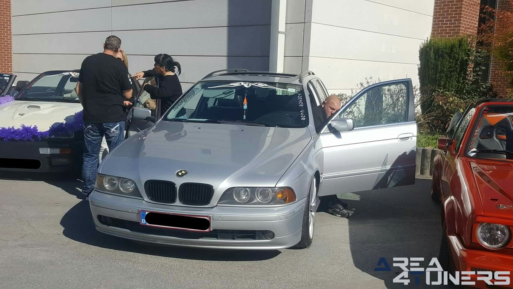 Sprit Tuning Team Party 4
Imagen del reportaje de la revista Tuning Area4tuners.es, de la concentración de coches Tuning del año 2018 en Aiseau Presles Bélgica