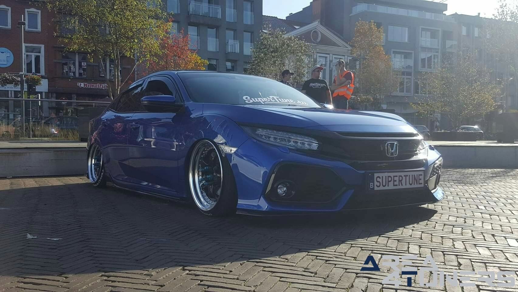 Election Day
Imagen del reportaje de la revista Tuning Area4tuners.es, de la concentración de coches Tuning del año 2018 en Saint Nikklas Bélgica
