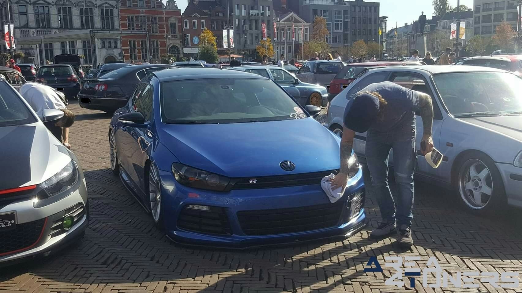 Election Day
Imagen del reportaje de la revista Tuning Area4tuners.es, de la concentración de coches Tuning del año 2018 en Saint Nikklas Bélgica
