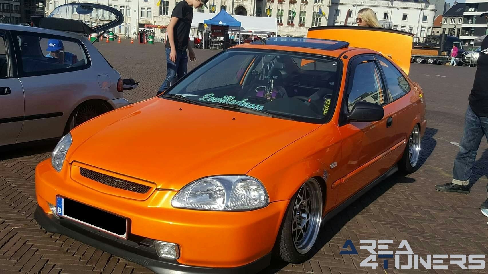 Election Day
Imagen del reportaje de la revista Tuning Area4tuners.es, de la concentración de coches Tuning del año 2018 en Saint Nikklas Bélgica
