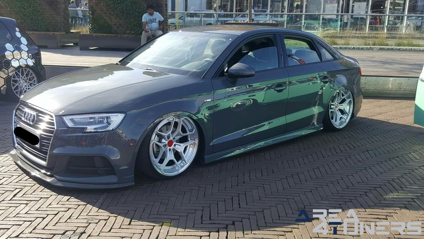 Election Day
Imagen del reportaje de la revista Tuning Area4tuners.es, de la concentración de coches Tuning del año 2018 en Saint Nikklas Bélgica