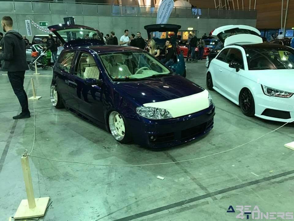 Expo Tuning Torino 2017
Imagen del reportaje de la revista Tuning Area4tuners.es, de la concentración de coches Tuning del año 2017 en Turín Italia