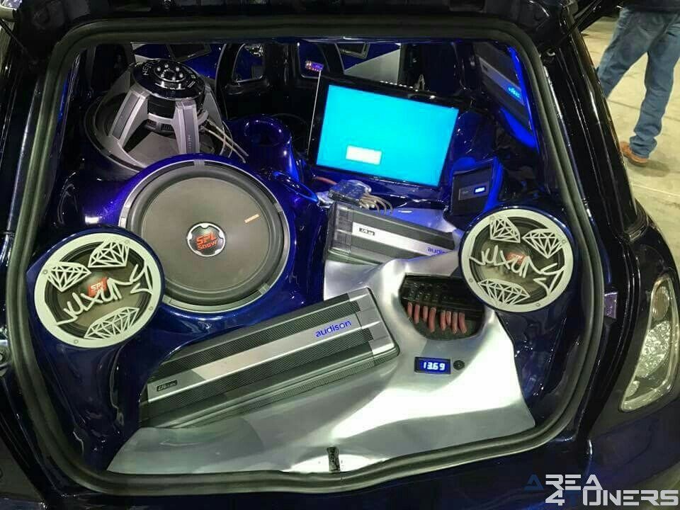 Expo Tuning Torino 2017
Imagen del reportaje de la revista Tuning Area4tuners.es, de la concentración de coches Tuning del año 2017 en Turín Italia