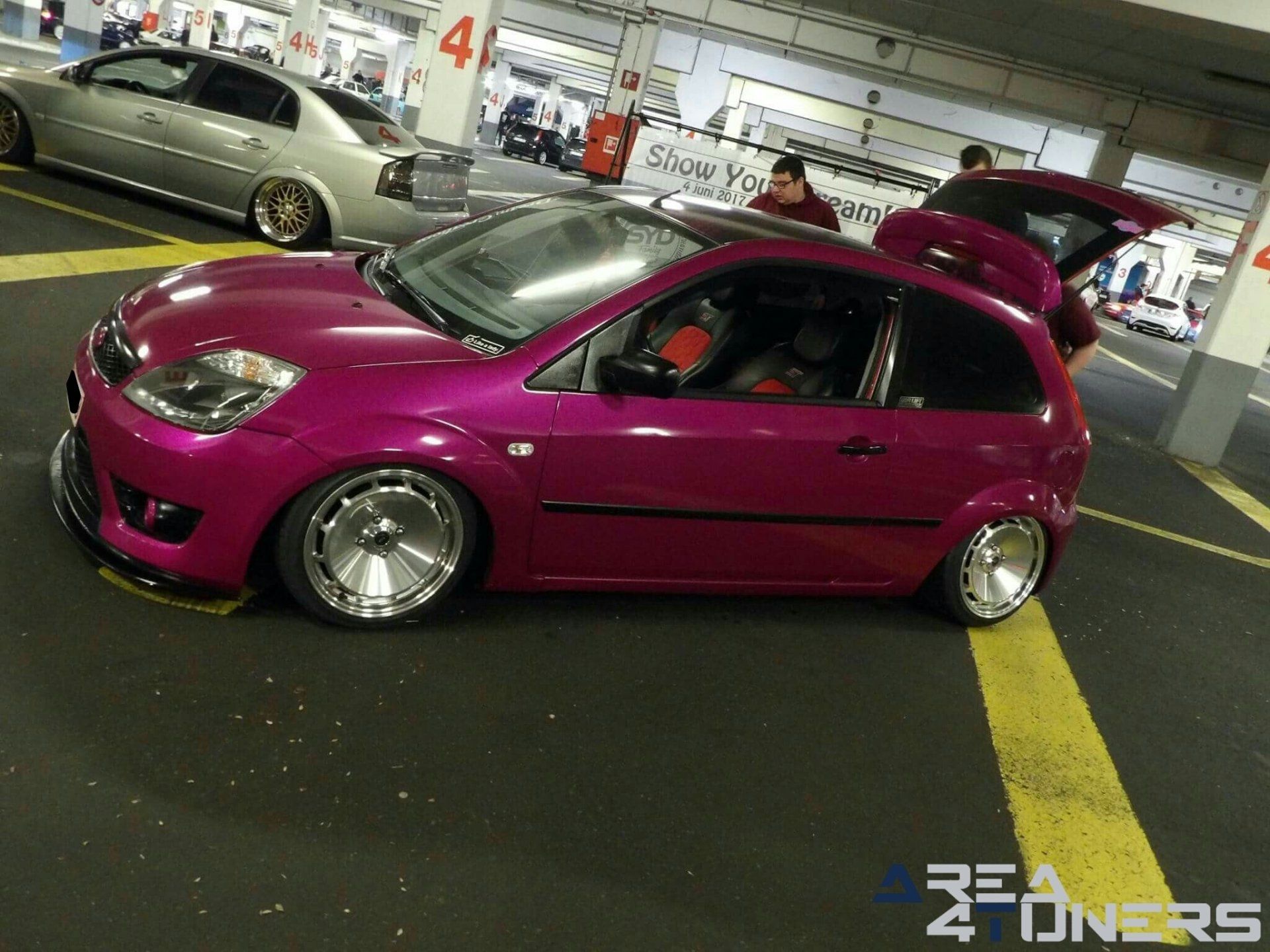 14º How Tuning Day
Imagen del reportaje de la revista Tuning Area4tuners.es, de la concentración de coches Tuning del año 2017 en Anderlecht Bélgica