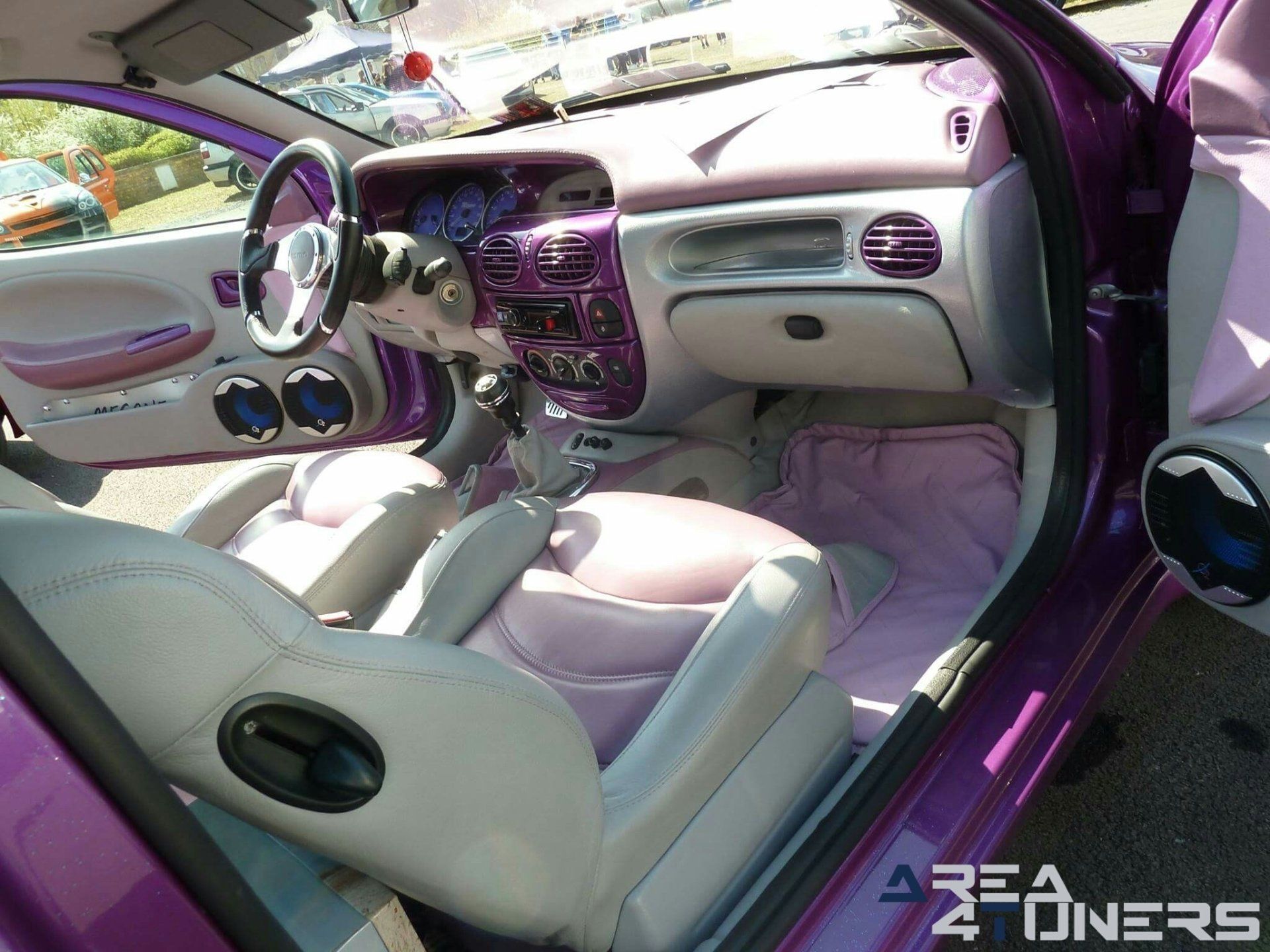 Meeting Pour Dom
Imagen del reportaje de la revista Tuning Area4tuners.es, de la concentración de coches Tuning del año 2017 en Vireux Molhain Francia