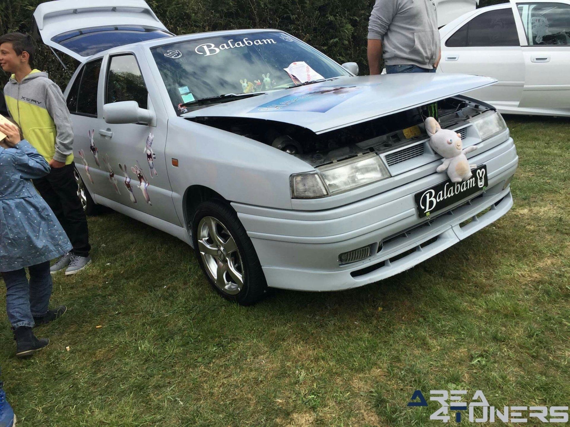 Meeting Underground Team 2017
Imagen del reportaje de la revista Tuning Area4tuners.es, de la concentración de coches Tuning del año 2017 en Villeselve Francia