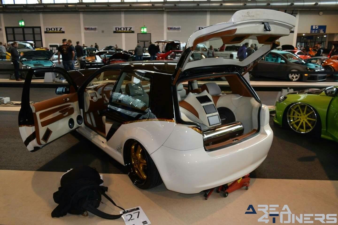Tuning World Bodensee 2017
Imagen del reportaje de la revista Tuning Area4tuners.es, de la concentración de coches Tuning del año 2017 en Friedrichshafen Alemania