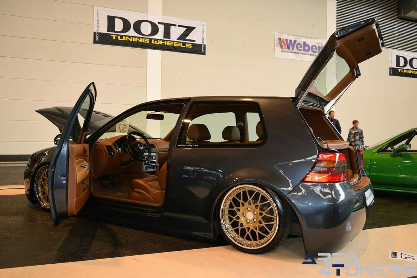 Tuning World Bodensee 2017
Imagen del reportaje de la revista Tuning Area4tuners.es, de la concentración de coches Tuning del año 2017 en Friedrichshafen Alemania