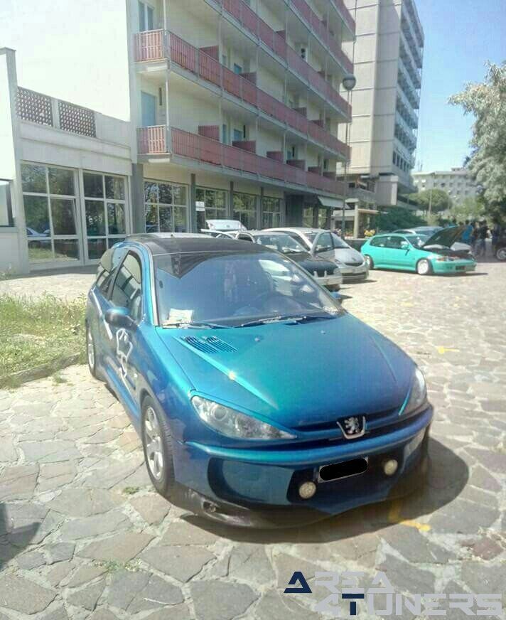 Cayman Crew Tuning Day
Imagen del reportaje de la revista Tuning Area4tuners.es, de la concentración de coches Tuning del año 2017 en Lido Di Classe Italia