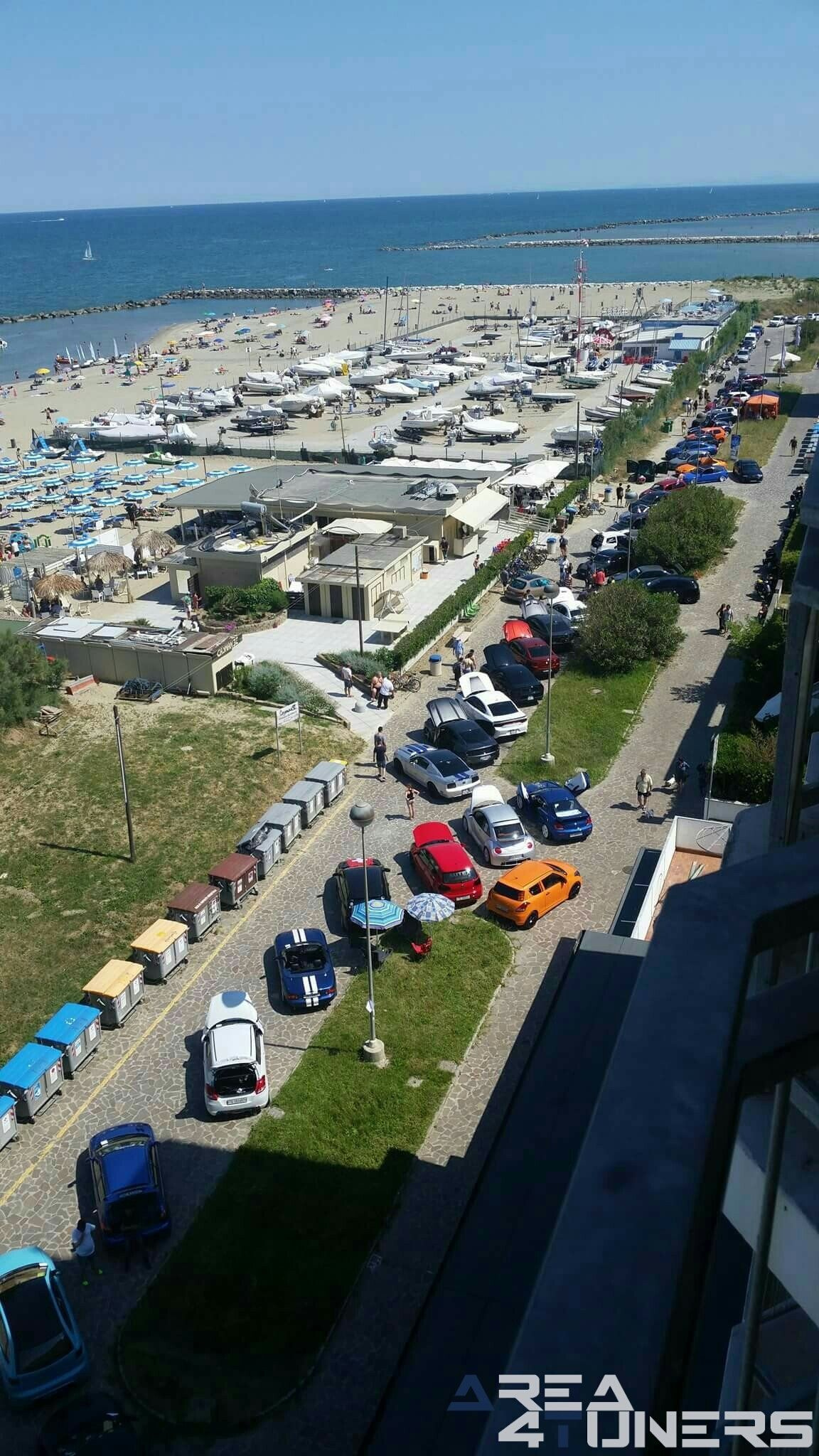 Cayman Crew Tuning Day
Imagen del reportaje de la revista Tuning Area4tuners.es, de la concentración de coches Tuning del año 2017 en Lido Di Classe Italia