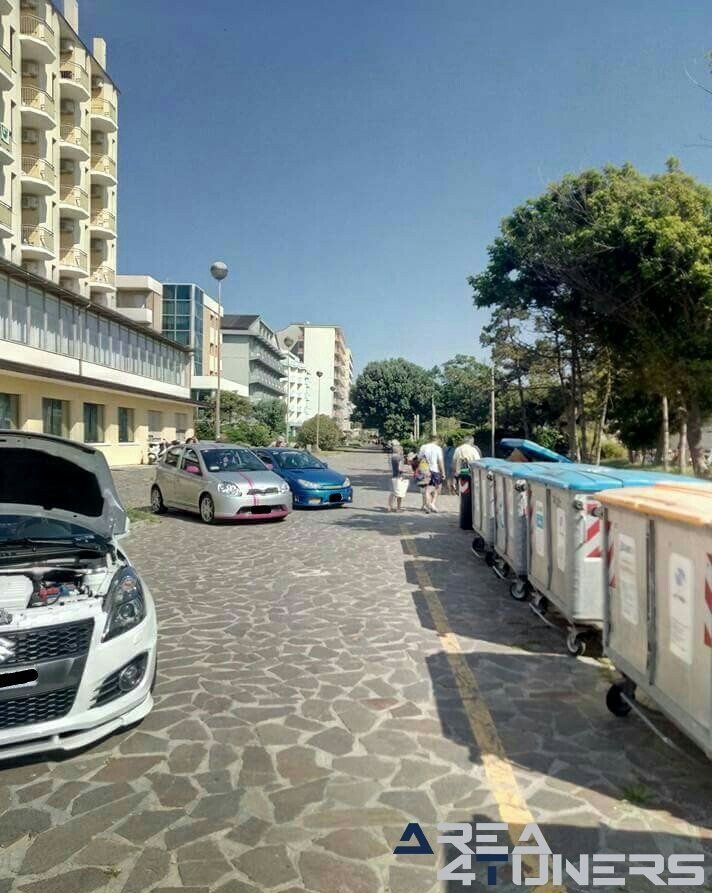Cayman Crew Tuning Day
Imagen del reportaje de la revista Tuning Area4tuners.es, de la concentración de coches Tuning del año 2017 en Lido Di Classe Italia