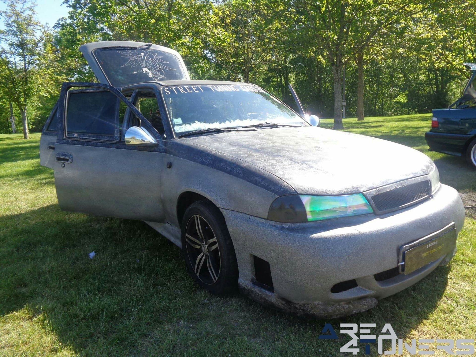 5º Meeting Des Full Tuning Car
Imagen del reportaje de la revista Tuning Area4tuners.es, de la concentración de coches Tuning del año 2017 en Selles Sur Cher Francia