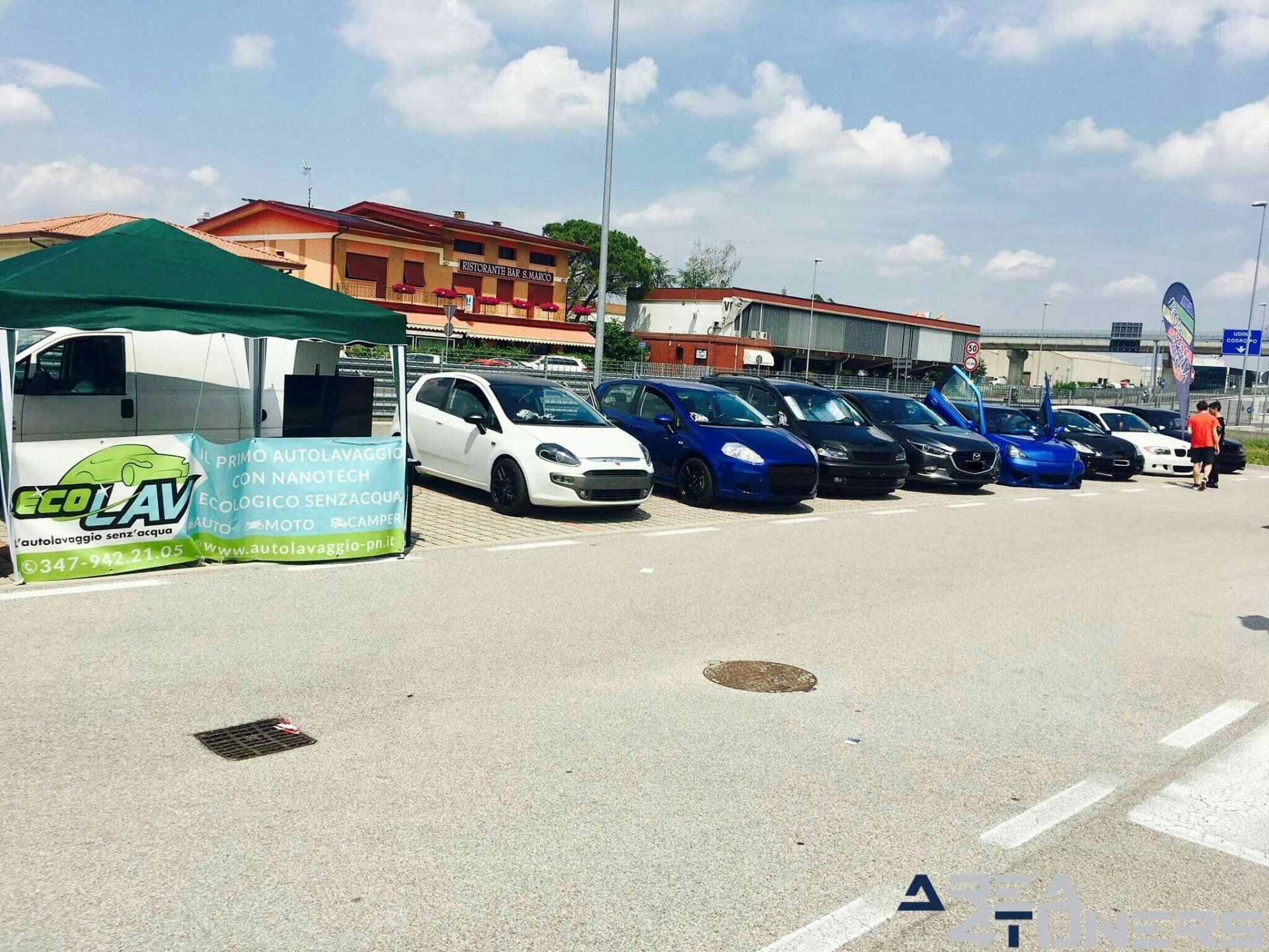 Darkside Tuning Event
Imagen del reportaje de la revista Tuning Area4tuners.es, de la concentración de coches Tuning del año 2017 en Fiume Veneto Italia
