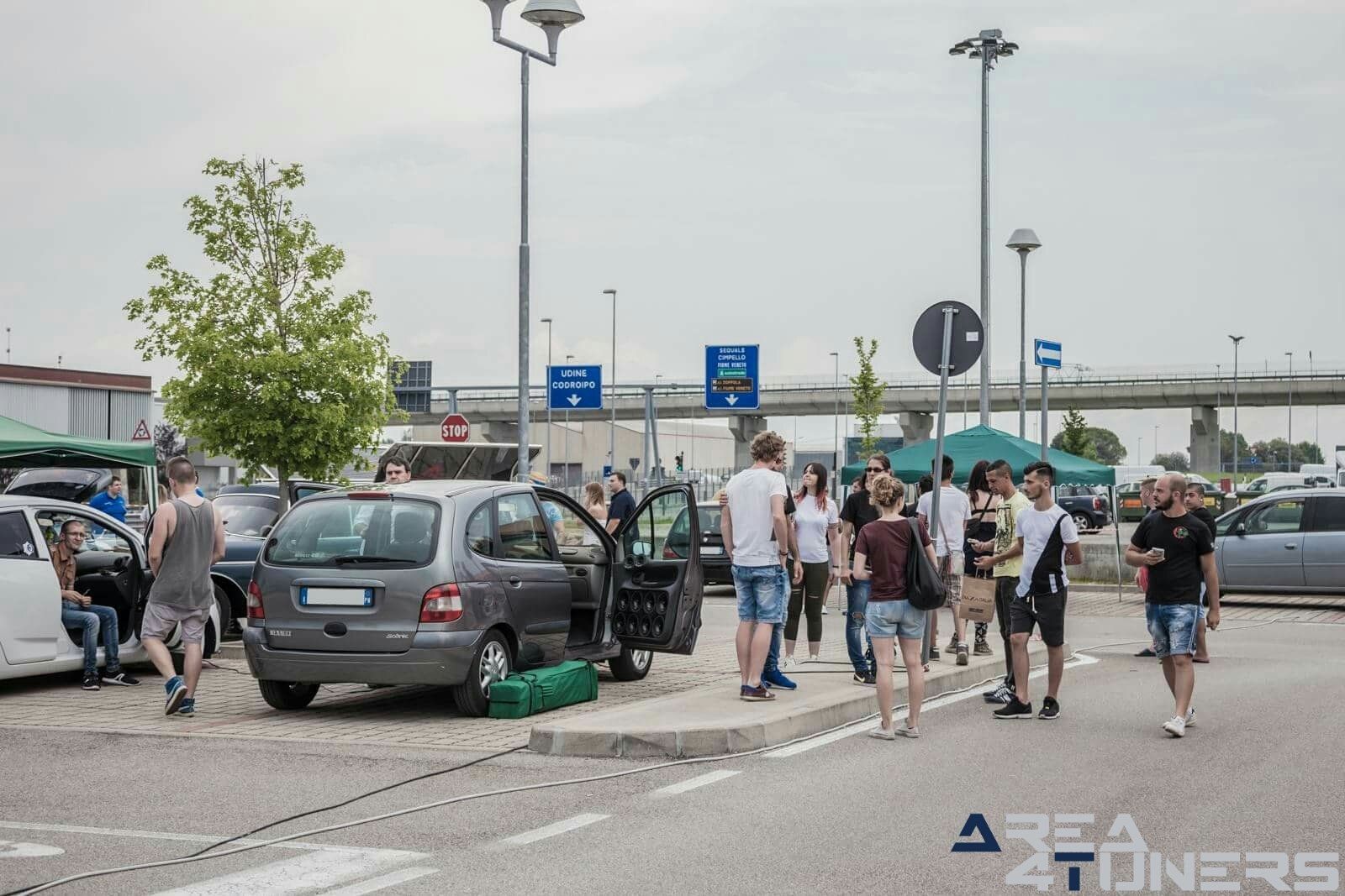 Darkside Tuning Event
Imagen del reportaje de la revista Tuning Area4tuners.es, de la concentración de coches Tuning del año 2017 en Fiume Veneto Italia