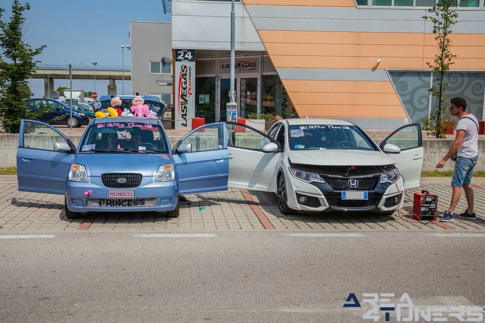 Darkside Tuning Event
Imagen del reportaje de la revista Tuning Area4tuners.es, de la concentración de coches Tuning del año 2017 en Fiume Veneto Italia