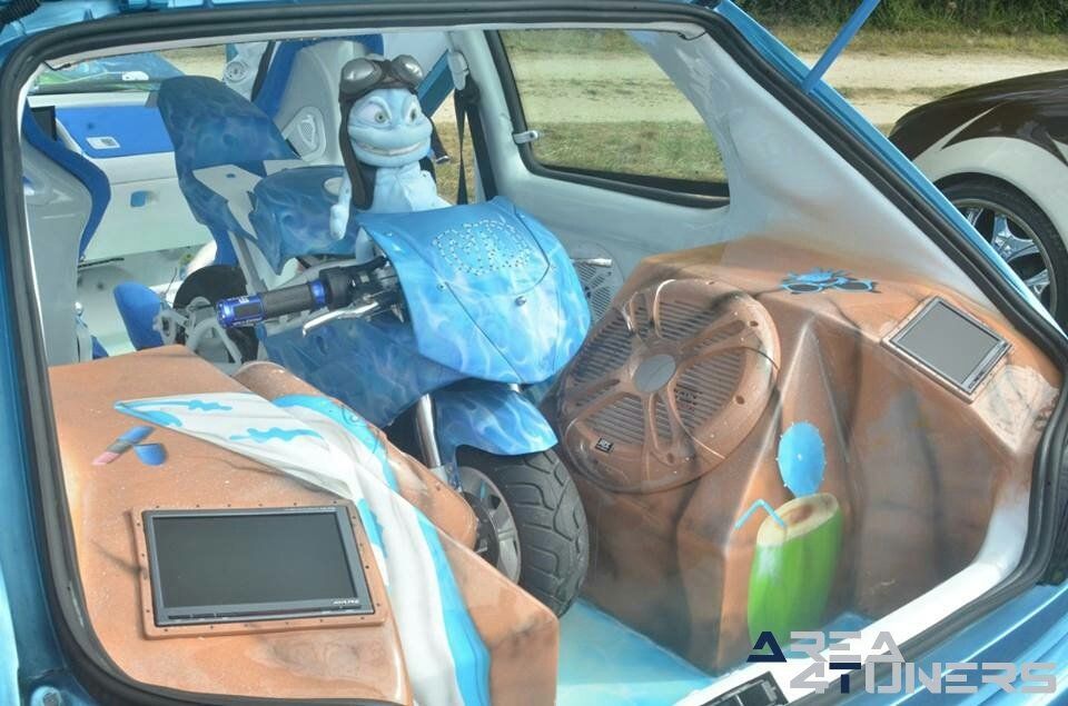 1eme Meeting Du Club Bourbon 974
Imagen del reportaje de la revista Tuning Area4tuners.es, de la concentración de coches Tuning del año 2017 en Viglain Francia