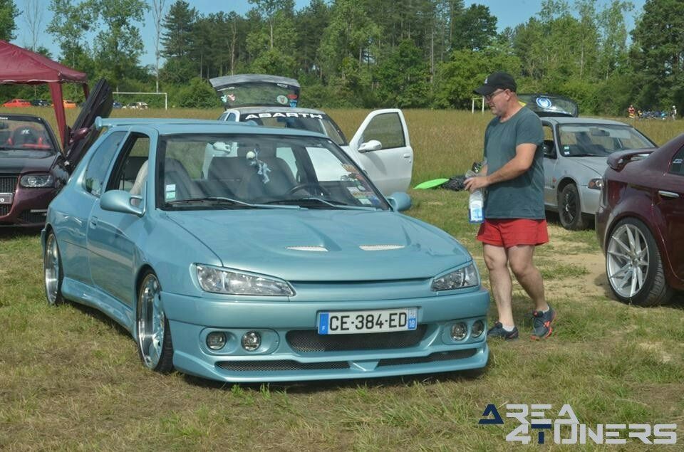 1eme Meeting Du Club Bourbon 974
Imagen del reportaje de la revista Tuning Area4tuners.es, de la concentración de coches Tuning del año 2017 en Viglain Francia