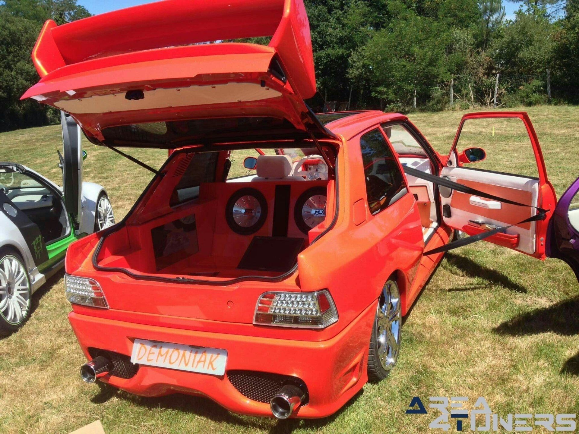 Meeting Carcares
Imagen del reportaje de la revista Tuning Area4tuners.es, de la concentración de coches Tuning del año 2017 en Carcares Francia