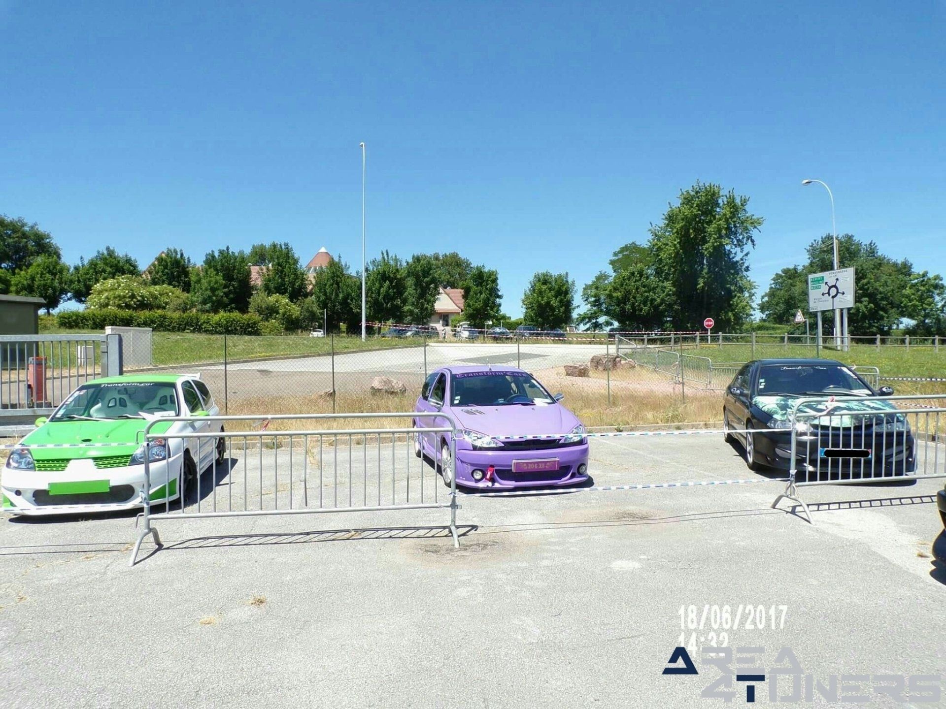 Meeting Tuning Custom Cars Family
Imagen del reportaje de la revista Tuning Area4tuners.es, de la concentración de coches Tuning del año 2017 en Woincourt Francia