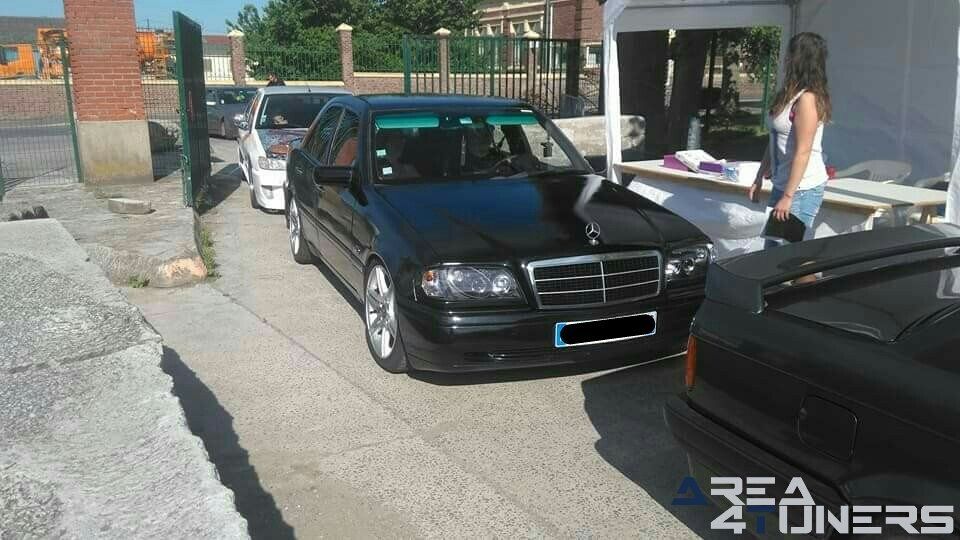 Meeting Tuning Custom Cars Family
Imagen del reportaje de la revista Tuning Area4tuners.es, de la concentración de coches Tuning del año 2017 en Woincourt Francia