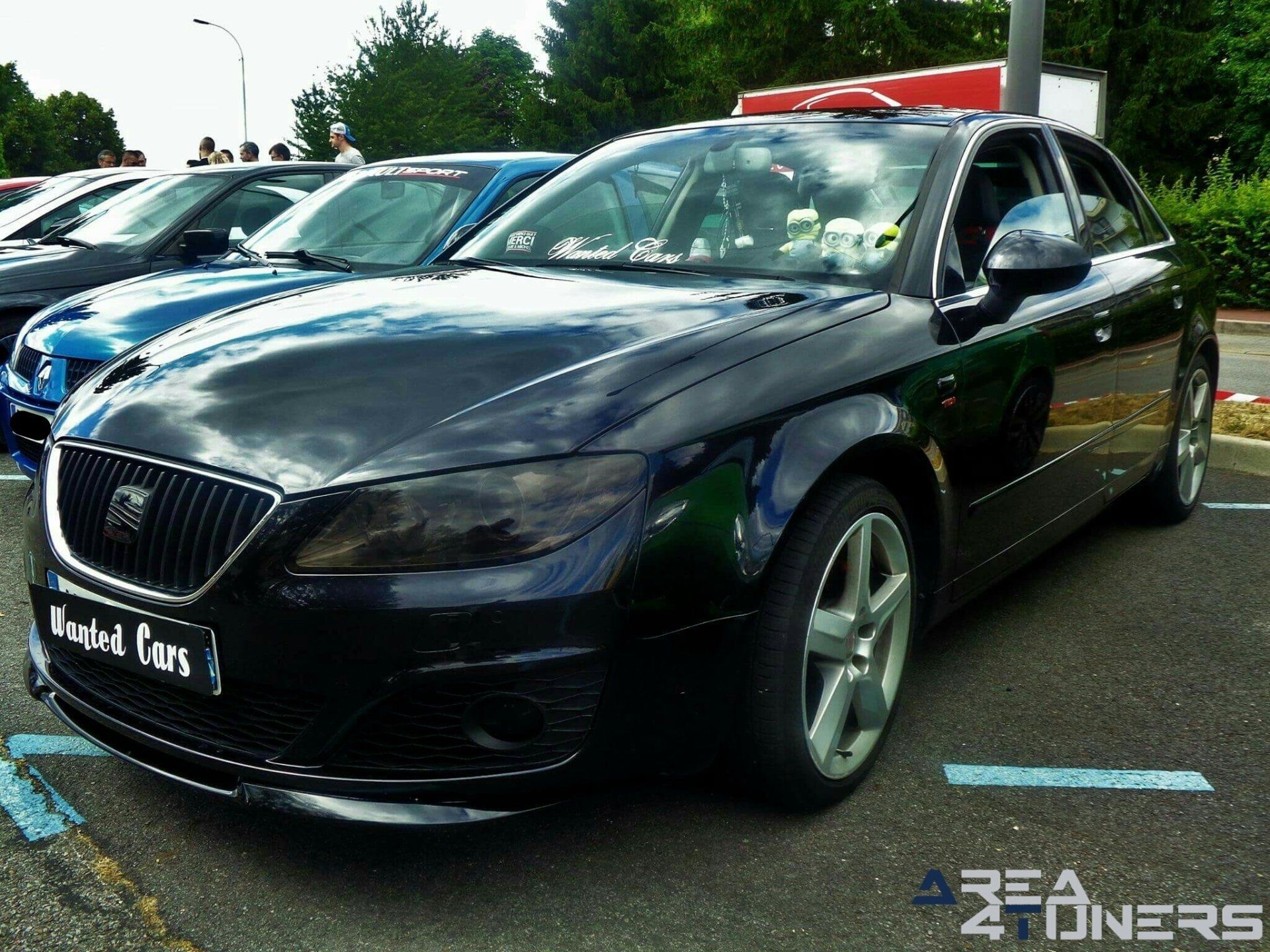 Low Family Garage
Imagen del reportaje de la revista Tuning Area4tuners.es, de la concentración de coches Tuning del año 2017 en París Francia